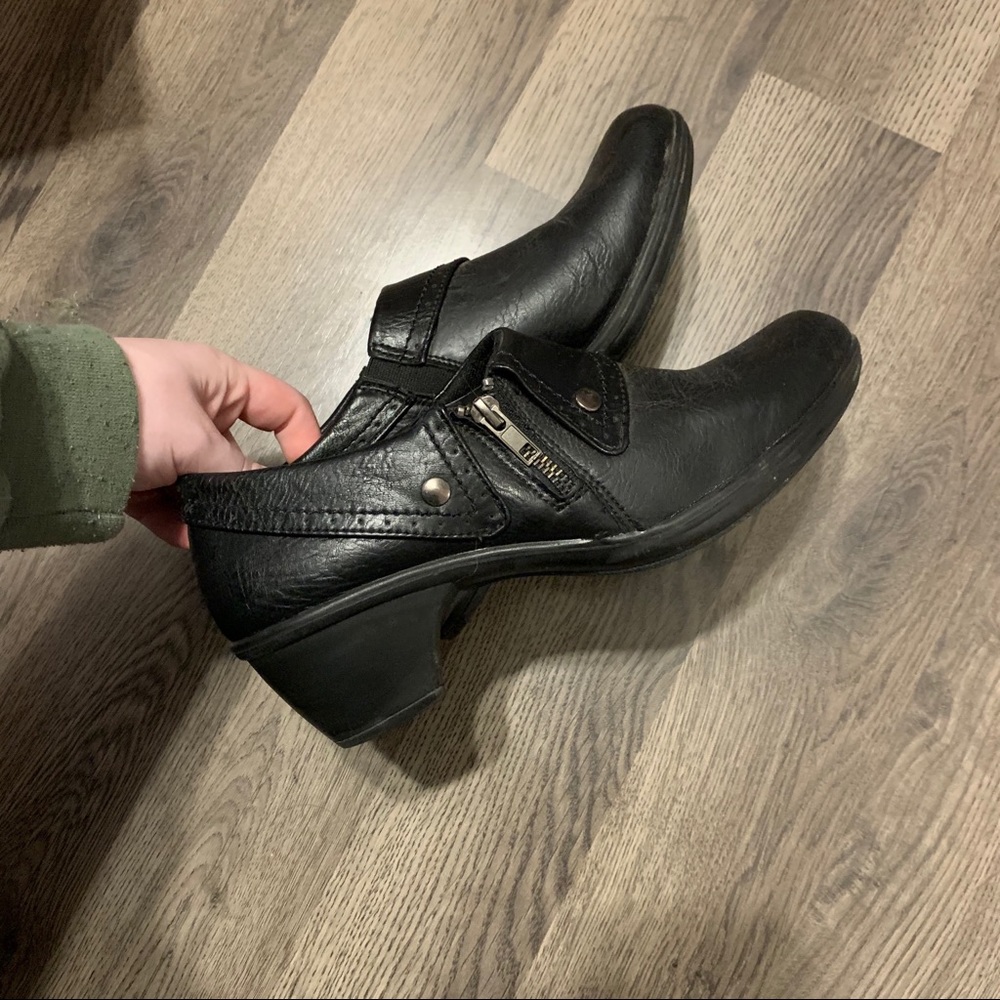 Black shoes with small heel